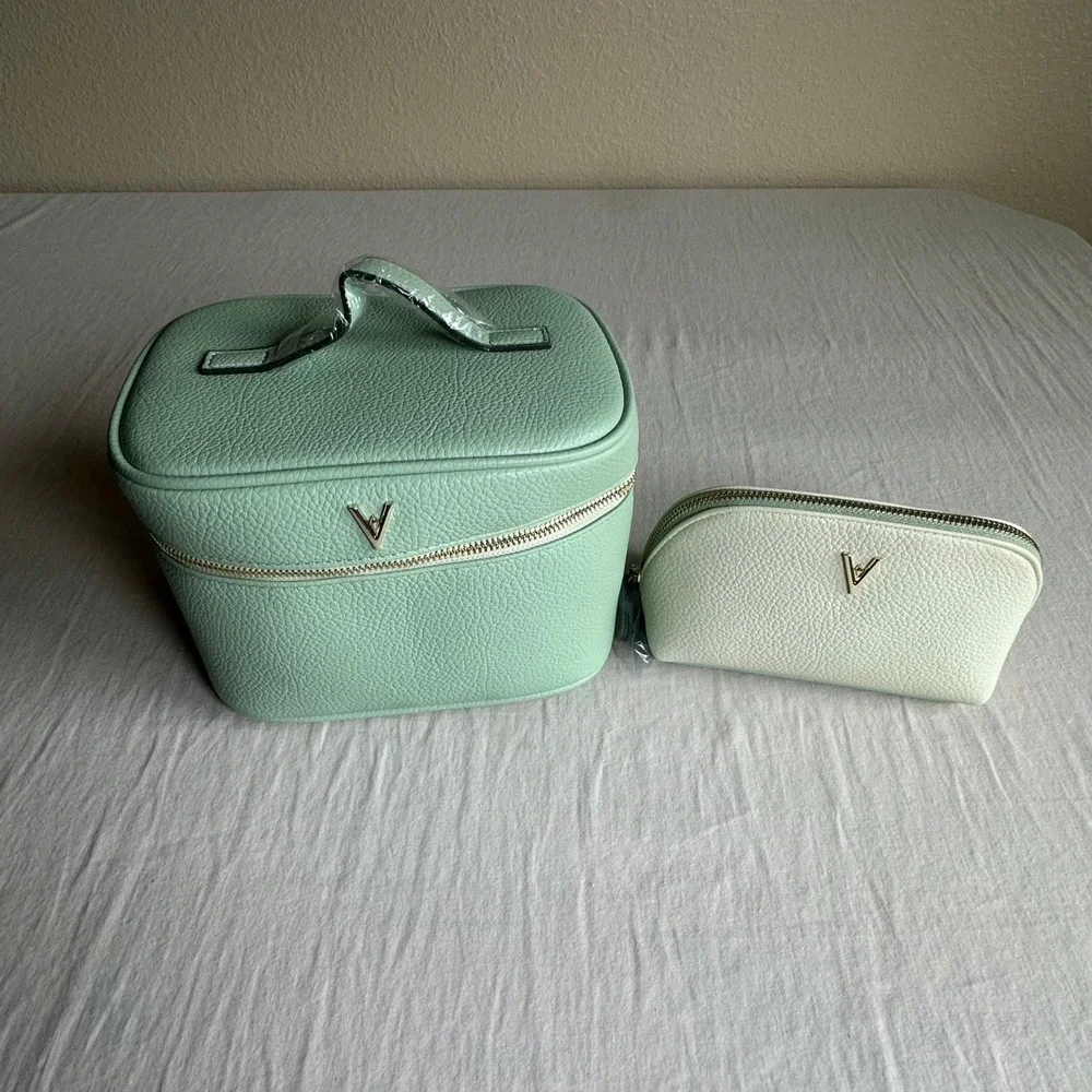 Vanessa Williams Mint Green Pebbled Faux Leather Cosmetic Train Case Bag Set 2pc